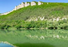 Девичье озеро на Мангупском плато Девичье озеро на Мангупском плато