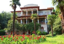 Дворец и парк «Карасан» на берегу Партенитской бухты в Крыму Парк-имение «Карасан» на берегу Партенитской бухты