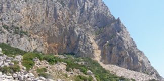 Пляж «Затерянный мир» под скалой Кокия-Кая (Голубая гора) у мыса Айя Пляж "Затерянный мир" под скалой Кокия-Кая (Голубая гора) у мыса Айя