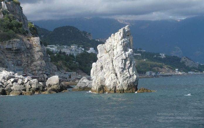 Скала Парус у мыса Лимен-Бурун, Гаспра Скала Парус у мыса Лимен-Бурун, Гаспра