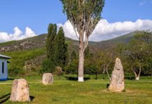 Скельские менгиры в Байдарской долине, село Родниковское Скельские менгиры в Байдарской долине