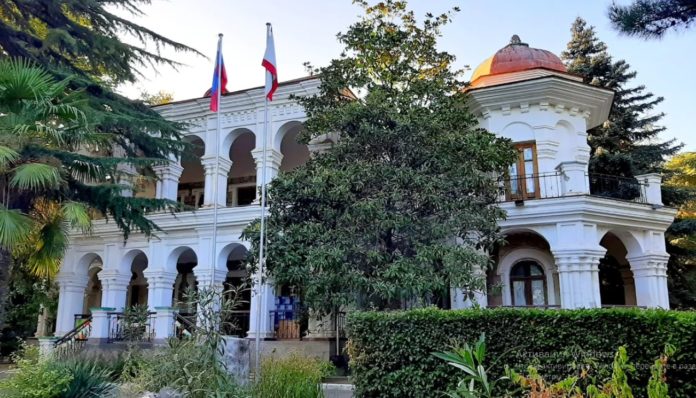 Дача купца Н.Д. Стахеева (Вилла Отрада) в Алуште Дача купца Н.Д. Стахеева (Вилла Отрада) в Алуште