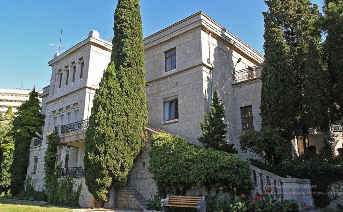 Имение «Мурад-Авур» (дача Комстадиусов) в Гаспре Имение "Мурад-Авур" (дача Комстадиусов) в Мисхоре