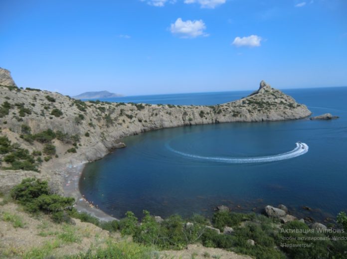 Голубая бухта и Царский пляж в Новом Свете Голубая бухта и Царский пляж в Новом Свете