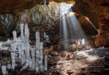 Пещера Узунджа в каньоне Узунджа в Ай-Петринском массиве Пещера Узунджа в каньоне Узунджа в Ай-Петринском массиве