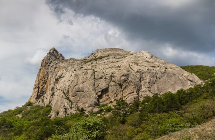 Гора Парсук-Кая (Носорог), поселок Солнечная долина Гора Парсук-Кая (Носорог), поселок Солнечная долина
