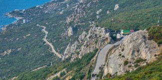 Ласпинский перевал в Крыму, часовня и смотровая площадка на Ласпи Ласпинский перевал в Крыму, часовня и смотровая площадка на Ласпи