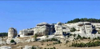 Скала «Мать и дочь» в долине реки Кача, Бахчисарай Скала "Мать и дочь" в долине реки Кача