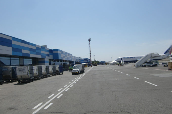 Аэропорт Симферополь, прошел год после воссоединения с Россией Аэропорт Симферополь, прошел год после воссоединения с Россией