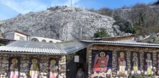 Бисерный пещерный храм-скит во имя св.вмч. Анастасии Узорешительницы в Качинской долине Бисерный пещерный храм (Скит во имя св.вмч. Анастасии Узорешительницы в окрестностях Бахчисарая