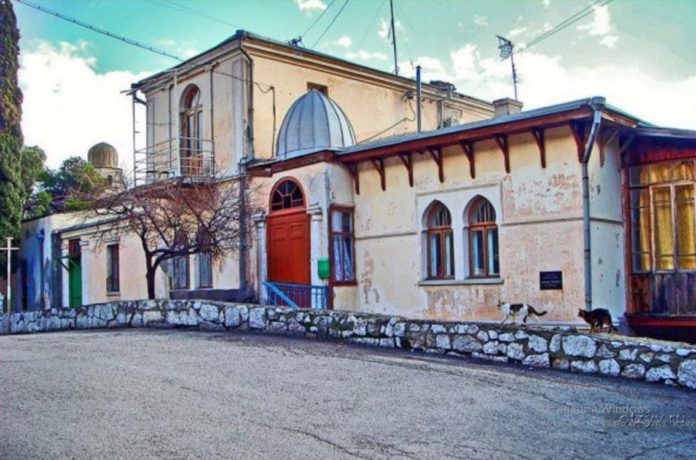 Дача Субботиной «Нора» в Симеизе Дача Субботиной "Нора" в Симеизе