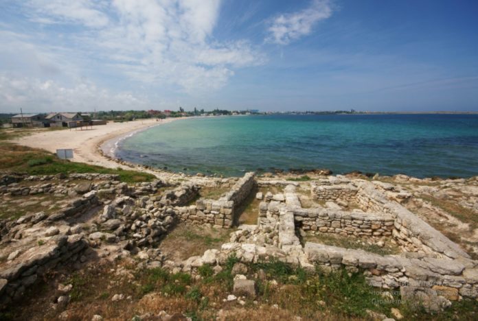 Калос-Лимен, древнее городище в поселке Черноморское Древнее городище Калос-Лимен, пос. Черноморское