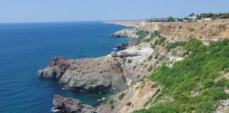 Мыс Фиолент, видовая площадка, неумолимая застройка, август 2017 Мыс Фиолент, видовая площадка, неумолимая застройка, август 2017