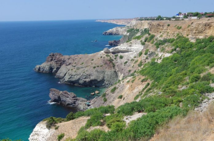 Мыс Фиолент, видовая площадка, неумолимая застройка, август 2017 Мыс Фиолент, видовая площадка, неумолимая застройка, август 2017