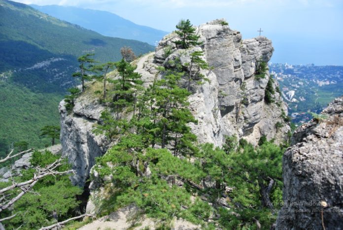 Гора Ставри-Кая (Крестовая гора) над Ялтой Гора Ставри-Кая (Крестовая гора) над Ялтой