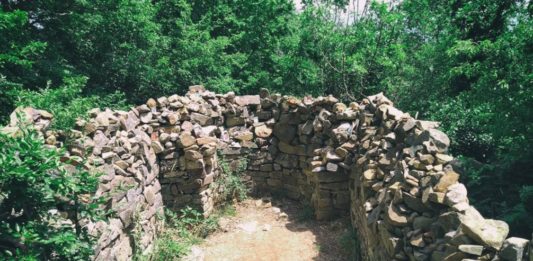 Храм монастыря Константина и Елены, гора Аю-Даг (Медведь-Гора)