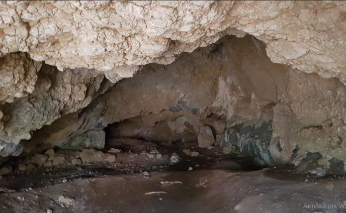 Пещера Карани-Коба, север Караби-Яйлы Пещера Карани-Коба, север Караби-Яйлы