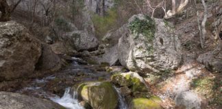 Водопады Мастреиза (ручей Мастреиза) в ущелье Уч-Кош Водопады Мастреиза (ручей Мастреиза) в ущелье Уч-Кош