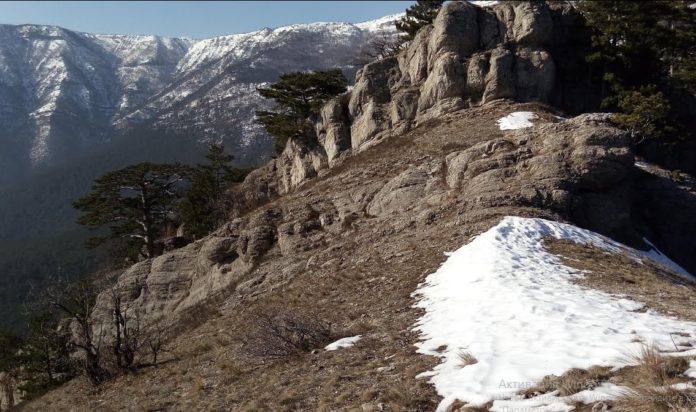Скала Уч-Сырым-Тепеси, ущелье Баланын-Кая, Ялта Скала Уч-Сырым-Тепеси, ущелье Баланын-Кая, Ялта