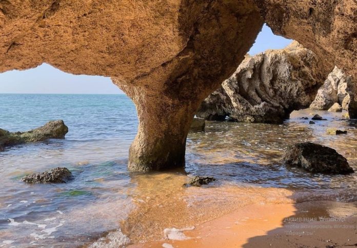 Бухта Космонавтов на Азовском море в Щелкино (Крым) Бухта Космонавтов, Щелкино (Крым)