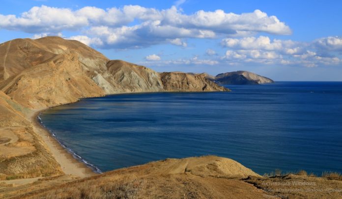 Тихая бухта в Коктебеле, дикие пляжи, отдых с палатками и автокемпинг Тихая бухта в Коктебеле, дикие пляжи, палаточный кемпинг