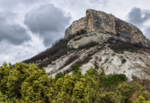 Гора Кыз-Куле-Бурун (мыс Девичьей Башни), Бахчисарайский район, Крым Гора Кыз-Куле-Бурун (мыс Девичьей Башни), Бахчисарайский район, Крым