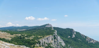 Гора Ат-Баш (Лошадиная голова) над Симеизом, Ай-Петринская яйла Гора Ат-Баш (Лошадиная голова), над Симеизом, Ай-Петринская яйла