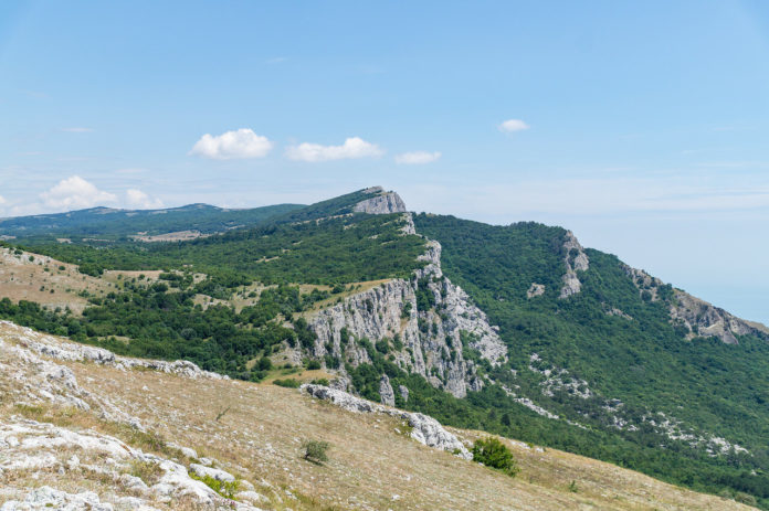 Гора Ат-Баш (Лошадиная голова) над Симеизом, Ай-Петринская яйла Гора Ат-Баш (Лошадиная голова), над Симеизом, Ай-Петринская яйла