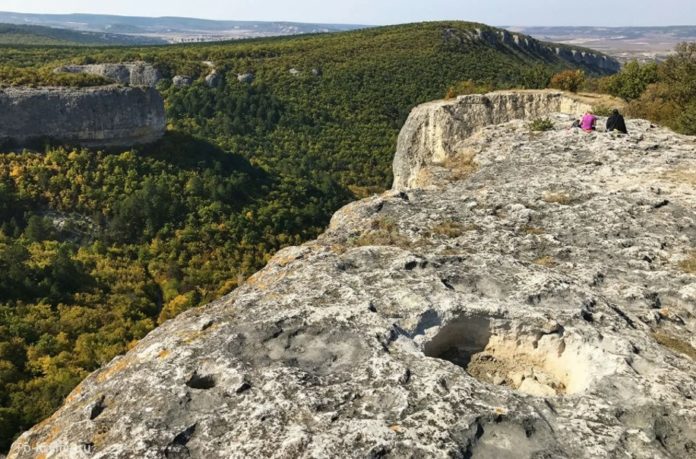 Мыс Куле-Бурун с Сюйреньской крепостью, село Большое Садовое Мыс Куле-Бурун с Сюйреньской крепостью, село Большое Садовое