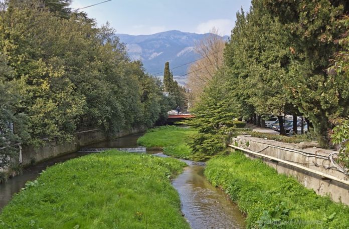 Река Дерекойка (Путамица, Бал-Алма) на Южном берегу Крыма Река Дерекойка (Путамица, Бал-Алма) на Южном берегу Крыма