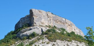 Гора Бурун-Кая («Утюг»), вершина в Бельбекской долине Гора Бурун-Кая ("Утюг"), вершина в Бельбекской долине