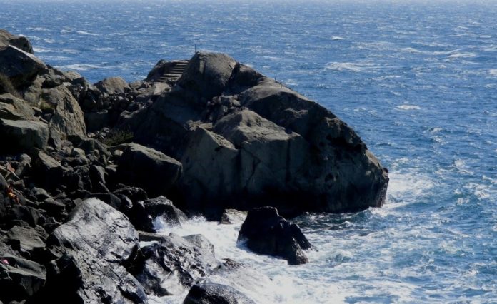 Скала Айвазовского в Алупке, под Воронцовским дворцом, видео Скала Айвазовского в Алупке