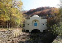 Аянский источник у села Перевальное, Симферополь Аянский источник у села Перевальное, Симферополь