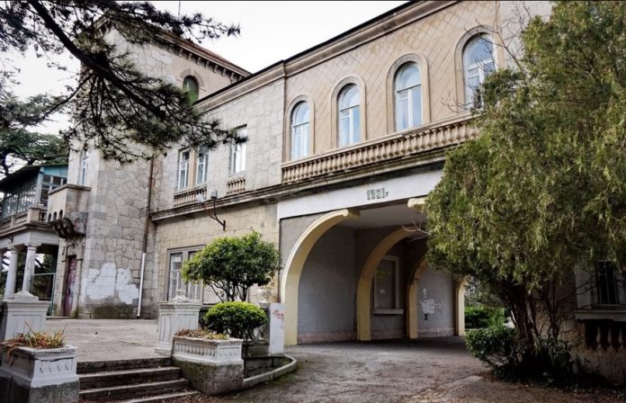 Дача-усадьба княгини Барятинской (Уч-Чам, «Три сосны»), Ялта Дача-усадьба княгини Барятинской (Уч-Чам, "Три сосны"), Ялта