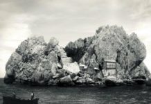 Видовой ресторан «Венеция» на скале Адалары, начало 20-го века Видовой ресторан "Венеция" на скале Адалары, начало 20-го века