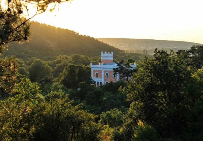 Усадьба Кесслера (Ферсмана) в селе Лозовое в Салгирской долине, история и современность Усадьба Кесслера (Ферсмана) в селе Лозовое в Салгирской долине, история и современность