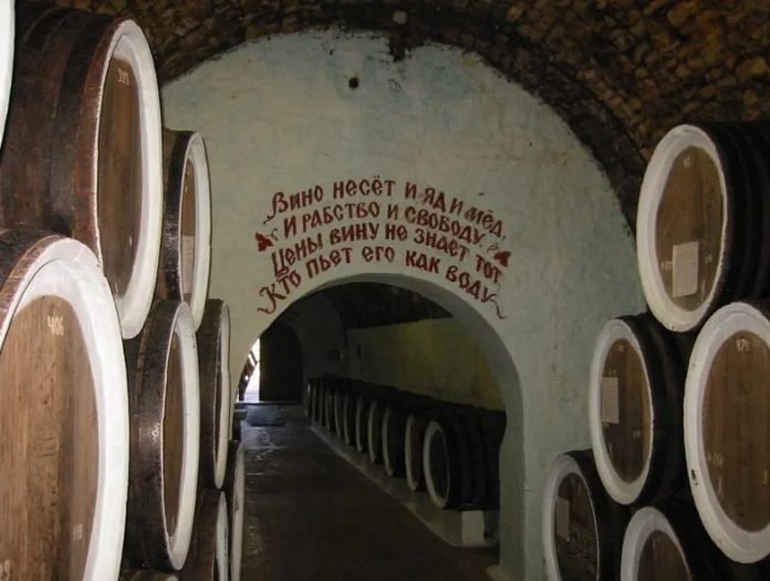 Винодельня Архадерессе в Судаке — от князя Голицына к современному заводу Солнечная долина, история вина Винодельня Архадерессе в Судаке - от князя Голицына к современному заводу Солнечная долина, история вина