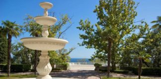 Парк Чукурлар в Ялте, старинный парк-памятник садово-паркового искусства