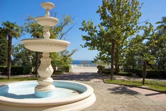 Парк Чукурлар в Ялте, старинный парк-памятник садово-паркового искусства