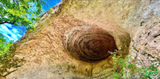 Пещера Демонов (грот Дзива-Коба), эффектный грот массива Чардаклы-Баир, село Ходжа-Сала Пещера Демонов (грот Дзива-Коба), эффектный грот массива Чардаклы-Баир, село Ходжа-Сала