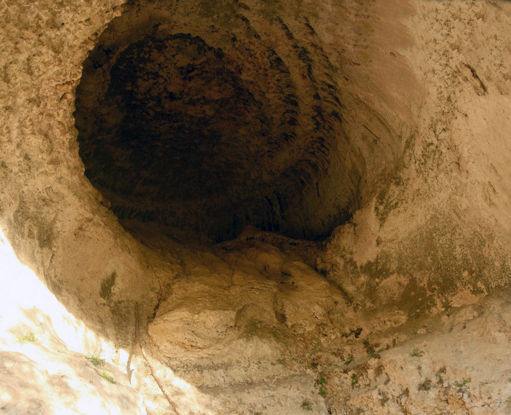 Пещера Демонов (грот Дзива-Коба), эффектный грот массива Чардаклы-Баир, село Ходжа-Сала