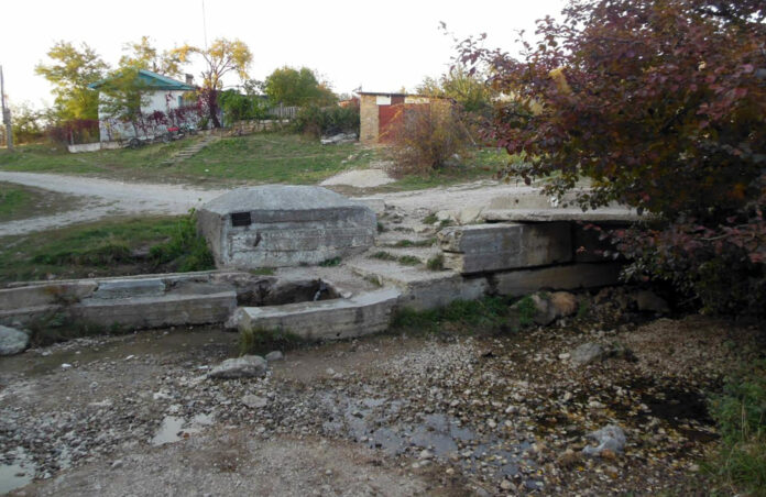 Источник Джафар-Берды в Крыму с чистейшей мягкой водой… Уничтожен в 2022 году.. Источник Джафар-Берды под Симферополем с чистейшей мягкой водой... Уничтожен в 2022 году..