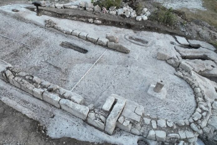 Уникальный христианский храм раскопан на плато Эски-Кермен в 2022 году.. И вновь закопан для сохранности Уникальный христианский храм раскопан на плато Эски-Кермен в 2022 году