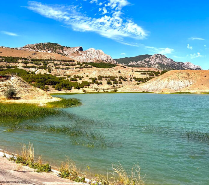 Озеро Старик в Крыму (Солнечная Долина, Судак) Озеро Старик в Крыму (Солнечная Долина, Судак)