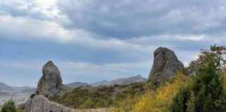 Гора «Два Брата» («Кошкины Ушки», «Чатал-Кая», «Чертовы Врата»), окаменевшая легенда близ Судака Гора "Два Брата" ("Кошкины Ушки", "Чатал-Кая", "Чертовы Врата"), окаменевшая легенда близ Судака