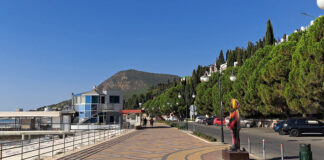 Алушта. Шторм. Пешком по ул. Набережная от ДО «Профессорский уголок» до полуротонды «Алушта-Курорт» Алушта. Шторм. Пешком по ул. Набережная от ДО "Профессорский уголок" до полуротонды "Алушта-Курорт"