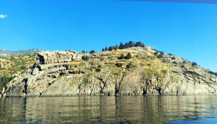 Мыс Плака: геологическое чудо Крыма, ВИДЕО с моря и смотровой площадки на Аю-Даг, Партенит и Карасан Мыс Плака: геологическое чудо Крыма, ВИДЕО с моря и смотровой площадки на Аю-Даг, Партенит и Карасан