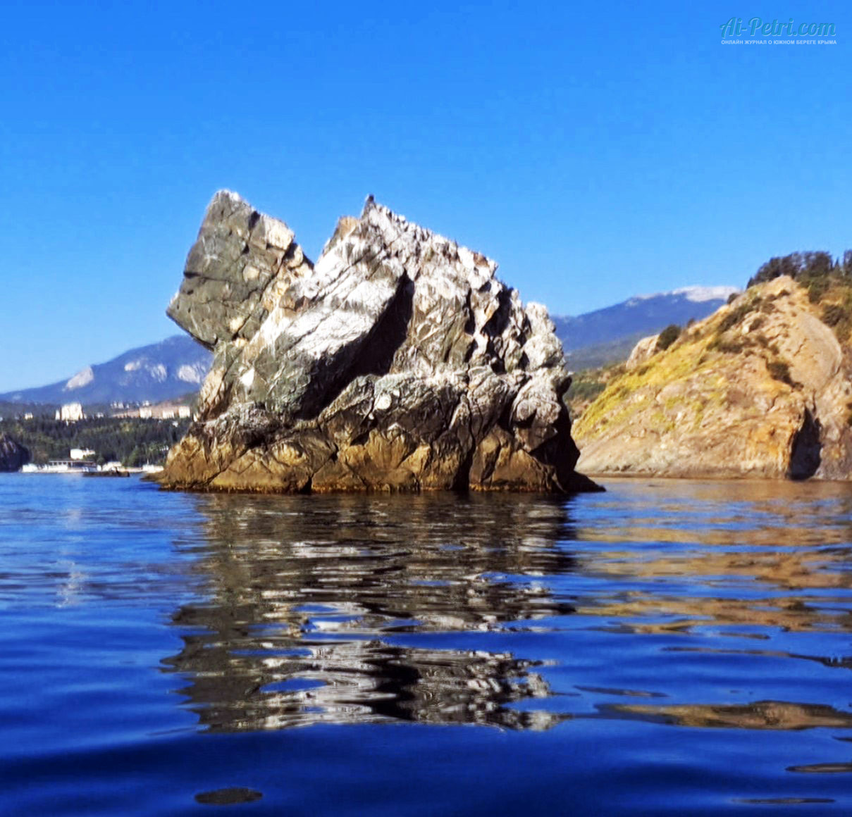 Птичьи-скалы-у-мыса-Плака-Крым