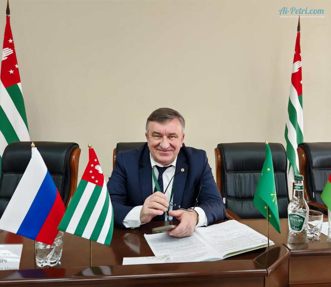 Юрий-Владимирович -Плугатарь- избран-председателем-Совета-ботанических-садов-стран-СНГ-на-VII-съезде-в-Сухуме-2