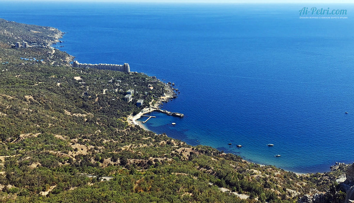 Виды-с-видовой-площадки-Ласпинского-перевала-под-скалой-Гарина-Михайловского